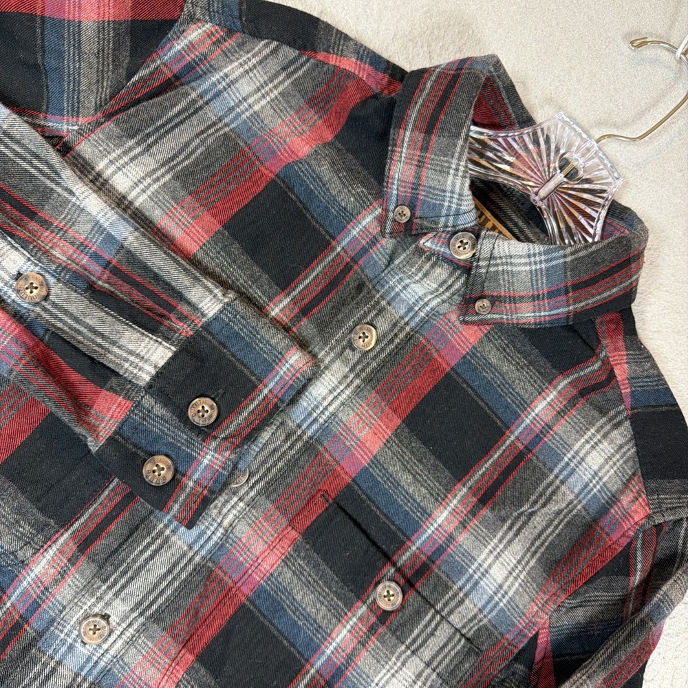 Duluth Flannel Shirt Mens Small Red Gray Plaid Long Sleeve Button Down